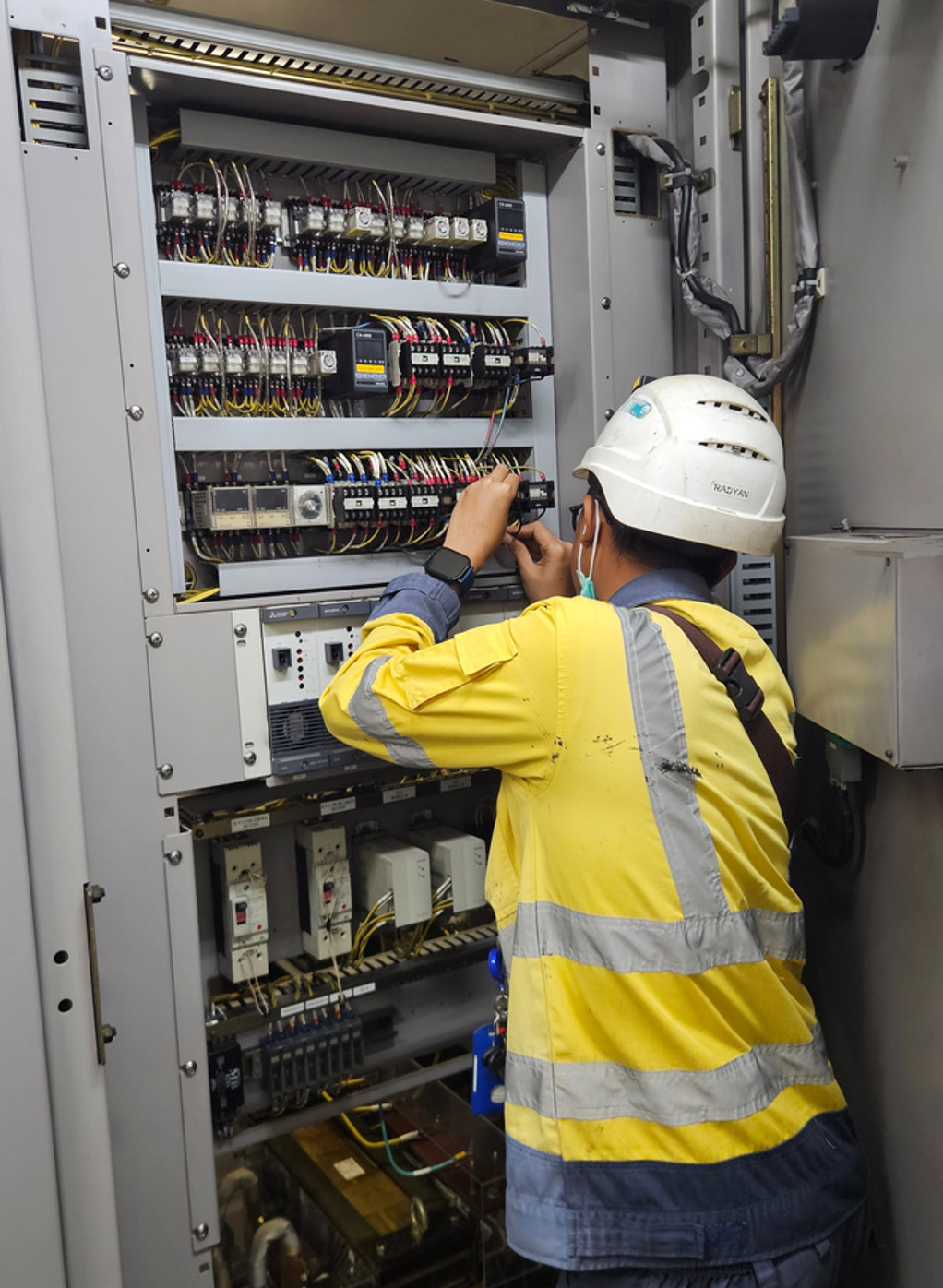 PANEL AVR